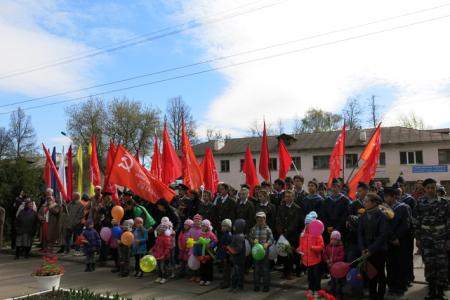 Чебоксарские коммунисты и комсомольцы возложили цветы к Братской могиле