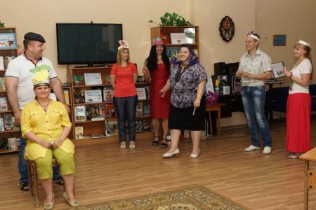 Город-герой Волгоград. Депутат-коммунист Елена Мелихова в День семьи организовала праздник в детской библиотеке
