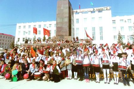 "Взвейтесь кострами, синие ночи!". Пионерская линейка в Якутске