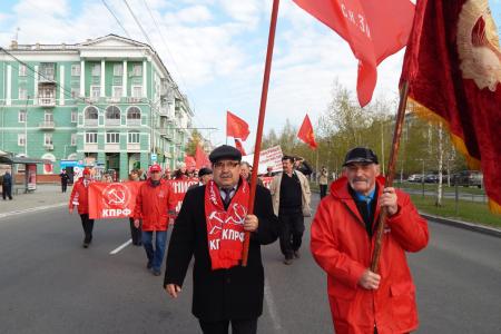 Верим в нашу Победу! Репортаж о первомайских шествии и митинге в Барнауле 