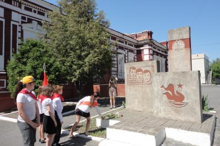 Делу Ленина и Сталина верны! Пионерская линейка в Белгородской области