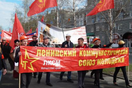 Верим в нашу Победу! Репортаж о первомайских шествии и митинге в Барнауле 