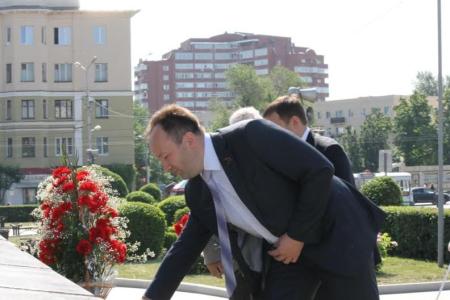 Пензенская область. Делегация депутатов Госдумы возложила цветы к памятнику Ленину