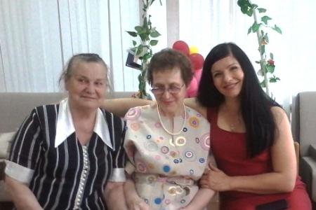 Город-герой Волгоград. Депутат-коммунист Елена Мелихова в День семьи организовала праздник в детской библиотеке