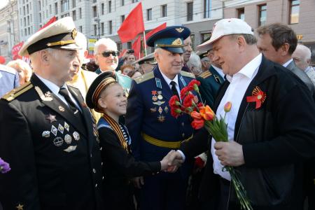 «Либо мы одержим победу над капитализмом, либо он уничтожит нас!». Шествие и митинг в Москве