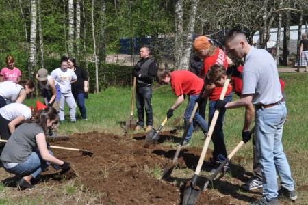 Слет комсомольского актива Санкт-Петербурга: Делу Ленина верны!
