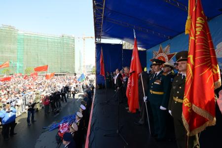 «Либо мы одержим победу над капитализмом, либо он уничтожит нас!». Шествие и митинг в Москве