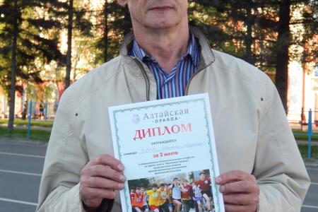 К новым Победам! Команды барнаульских коммунистов приняли участие в легкоатлетической эстафете