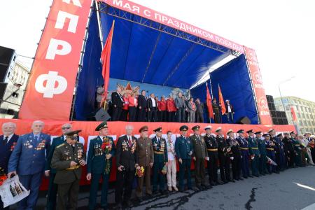 «Либо мы одержим победу над капитализмом, либо он уничтожит нас!». Шествие и митинг в Москве