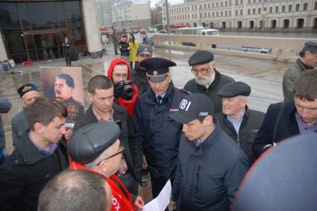 Несмотря на запреты, коммунисты Казани отметили Первомай традиционным митингом и шествием до площади Свободы