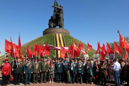 Мы победили под красным знаменем! Праздник 9 мая в Чебоксарах