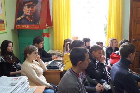 Ивановская область. В Кинешемском горкоме КПРФ состоялась встреча молодежи с участником войны
