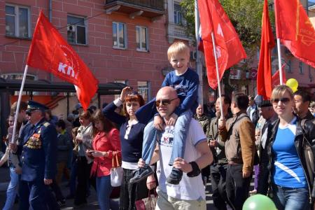 Рязанские коммунисты отпраздновали День Победы шествием Краснознамённой колонны