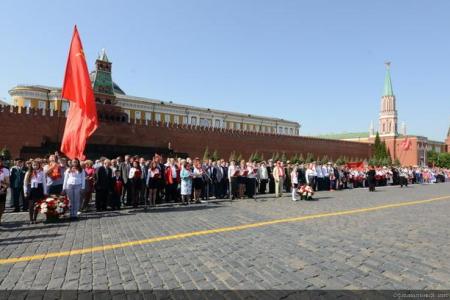 Клятва во имя добра и справедливости. На Красной площади прошел пионерский праздник. Видео KPRF.TV