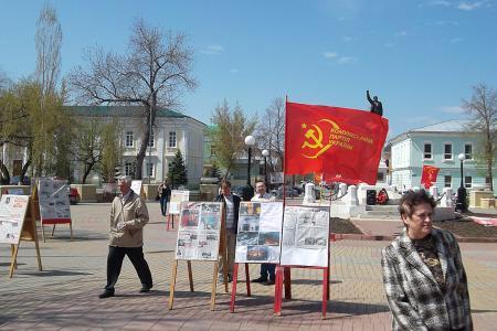 Коммунисты Оренбурга провели акцию "День патриотической прессы"
