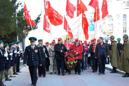 Поклонимся священным тем годам… Коммунисты Кургана приняли участие в праздничных мероприятиях 8 и 9 мая