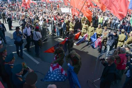 «Либо мы одержим победу над капитализмом, либо он уничтожит нас!». Шествие и митинг в Москве