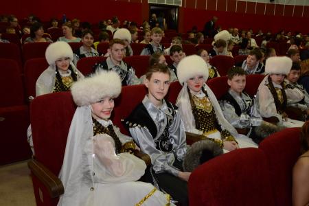 «КПРФ – детям!». Г.А. Зюганов принял участие в финальном детско-юношеском гала-концерте «Земля талантов»