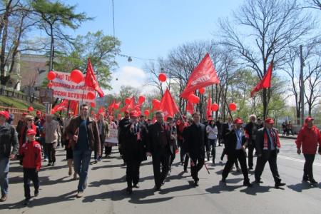 Во Владивостоке прошла Первомайская демонстрация и праздничный митинг