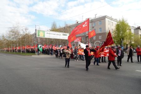 Верим в нашу Победу! Репортаж о первомайских шествии и митинге в Барнауле 