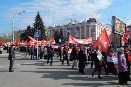 Верим в нашу Победу! Репортаж о первомайских шествии и митинге в Барнауле 