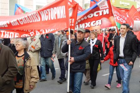 Верим в нашу Победу! Репортаж о первомайских шествии и митинге в Барнауле 
