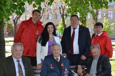 Город-герой Волгоград. Фракция КПРФ городской думы приняла участие в праздновании Дня Победы