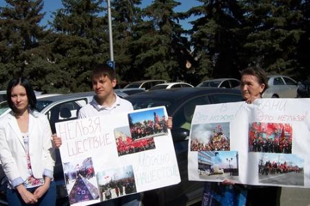 «Надоело враньё!», «Хватит хапать!» Пикет обманутых дольщиков прошел в Казани