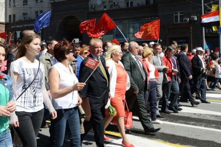«Либо мы одержим победу над капитализмом, либо он уничтожит нас!». Шествие и митинг в Москве
