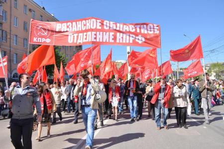 Рязанские коммунисты отпраздновали День Победы шествием Краснознамённой колонны