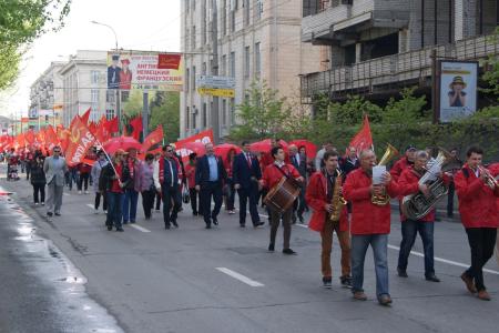 На первомайском митинге сталинградские коммунисты потребовали досрочной отставки всех депутатов-единороссов
