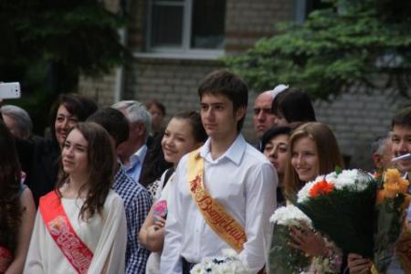 Депутаты-коммунисты Карачаево-Черкесской Республики приняли участие в мероприятиях, посвященных завершению учебного года