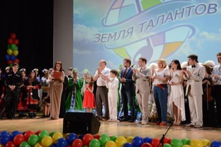 «КПРФ – детям!». Г.А. Зюганов принял участие в финальном детско-юношеском гала-концерте «Земля талантов»