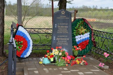 Новгородские коммунисты приняли участие в ремонте памятника героям Великой Отечественной Войны