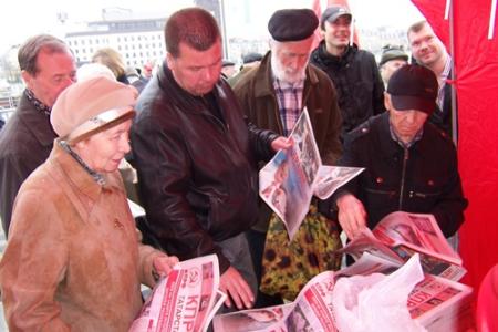 Несмотря на запреты, коммунисты Казани отметили Первомай традиционным митингом и шествием до площади Свободы