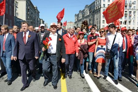 «Либо мы одержим победу над капитализмом, либо он уничтожит нас!». Шествие и митинг в Москве