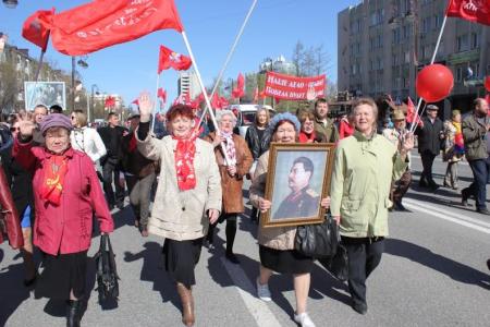 Марш победителей. Колонна КПРФ в Тюмени была самой красочной