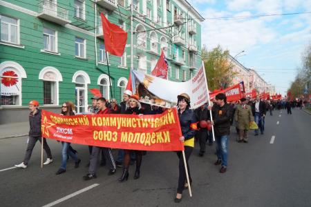 Верим в нашу Победу! Репортаж о первомайских шествии и митинге в Барнауле 