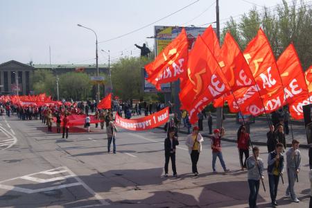 На первомайском митинге сталинградские коммунисты потребовали досрочной отставки всех депутатов-единороссов