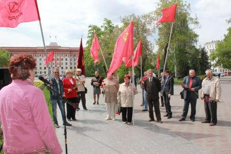 Тюменские коммунисты провели митинг в честь Дня пионерии