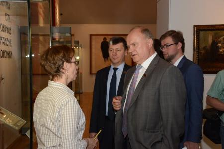 Г.А. Зюганов посетил выставку, посвященную жизни и деятельности В.И. Ленина и И.В. Сталина