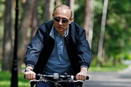 С.И.Васильцов и С.П.Обухов: Рейтинг Путина как велосипед. Видео KPRF.TV