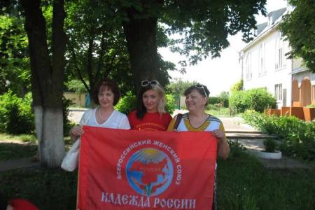 Белгородская область. Инициативная группа регионального отделения ООД «ВЖС – Надежда России» вместе с белгородскими комсомольцами посетили детский дом в п.Северный