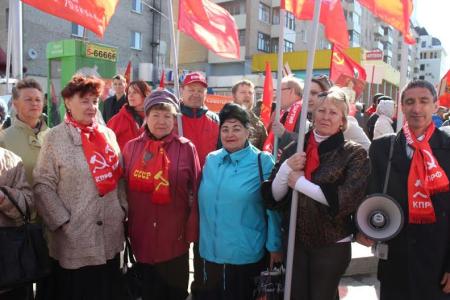 Марш победителей. Колонна КПРФ в Тюмени была самой красочной