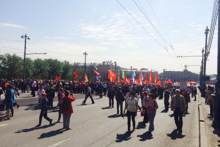 Более 10 тыс. москвичей вышли на первомайское шествие КПРФ: "Власть и собственность - народу!"