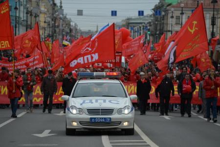 Тысячи ленинградцев вышли на Первомай!
