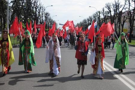 Коммунисты Кабардино-Балкарии встретили Первомай демонстрацией и маевкой