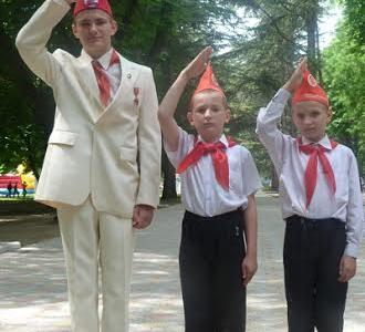 Республика Крым. Пионерская линейка в г.Симферополе