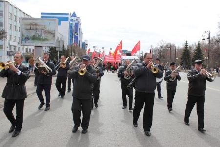 В Тюмени прошли первомайская демонстрация и митинг