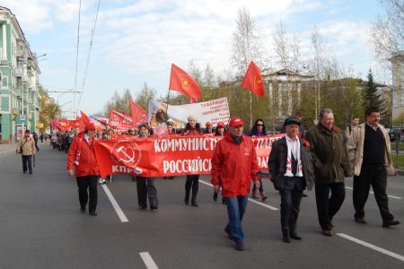 Верим в нашу Победу! Репортаж о первомайских шествии и митинге в Барнауле 